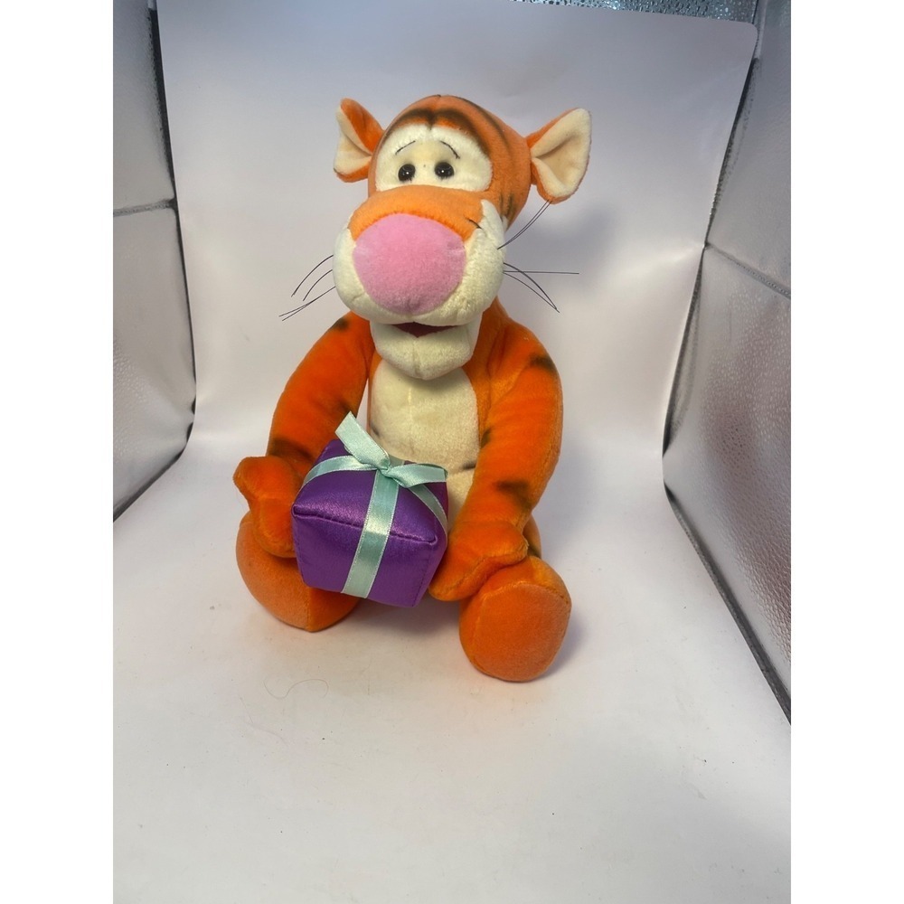 Gund Disney Tigger with Gift‎ Plush Pooh 100 Acre Collection 11" Stuffed Animal